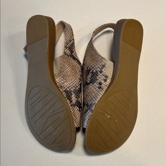 Carlos Santana Beige Snake Print Sandals - Picture 5 of 5